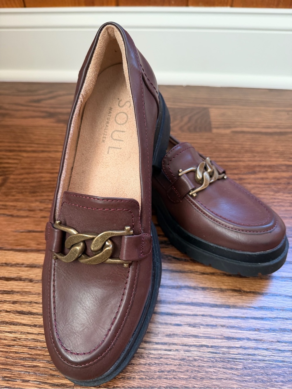 SOUL Naturalizer Women's Burgundy Chain-Link Loafers